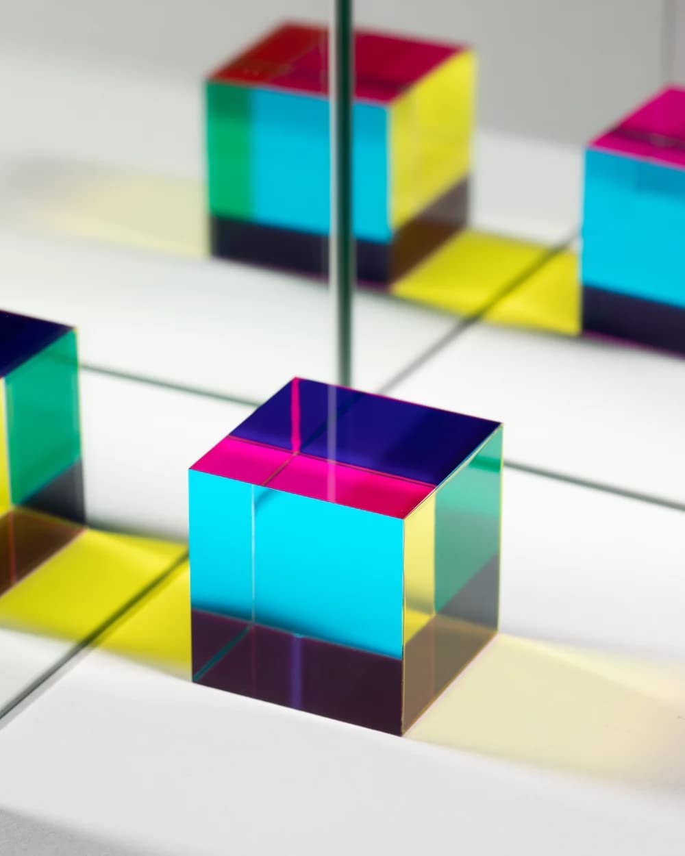 Color Mixing Cube with Display Stand – 2 Inch (50mm) Cyan, Yellow, & Magenta Acrylic Prism Optical Physics Desk Decor – Satisfying Silent Fidget Toy